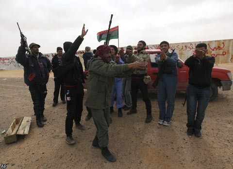 Ливийские мятежники наступают на родной город М.Каддафи