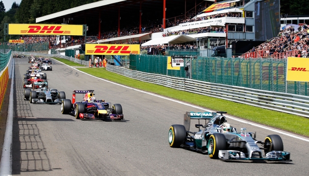 В Формуле-1 участвует 11 команд с двумя пилотами в каждой. Гоночные коллективы используют моторы трех производителей: Mercedes-Benz, Renault и Ferrari.
