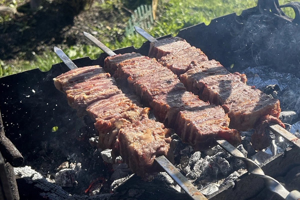 Слоеный шашлык из говядины и бекона