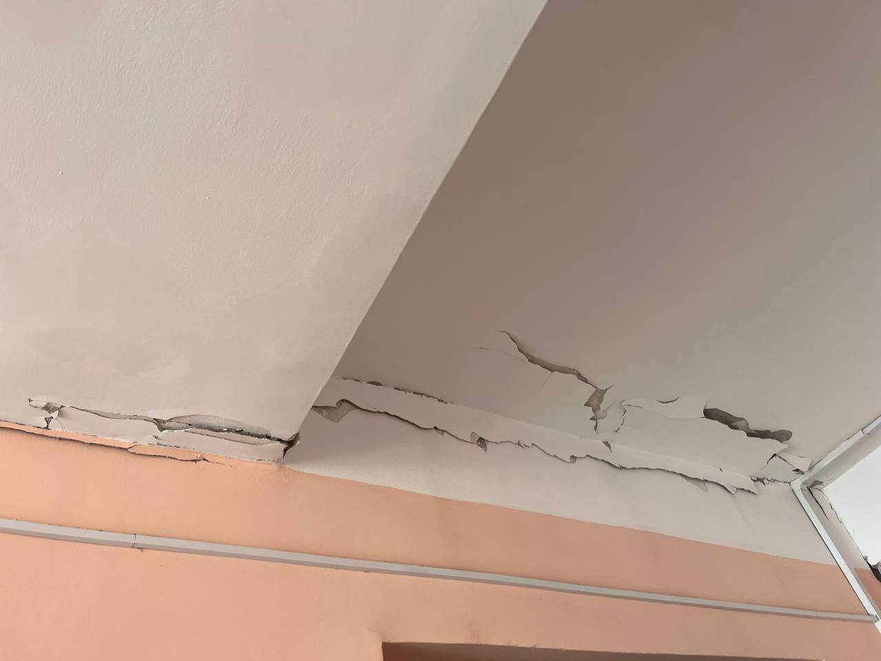 Повреждения зданий после землетрясения в Петропавловске-Камчатском