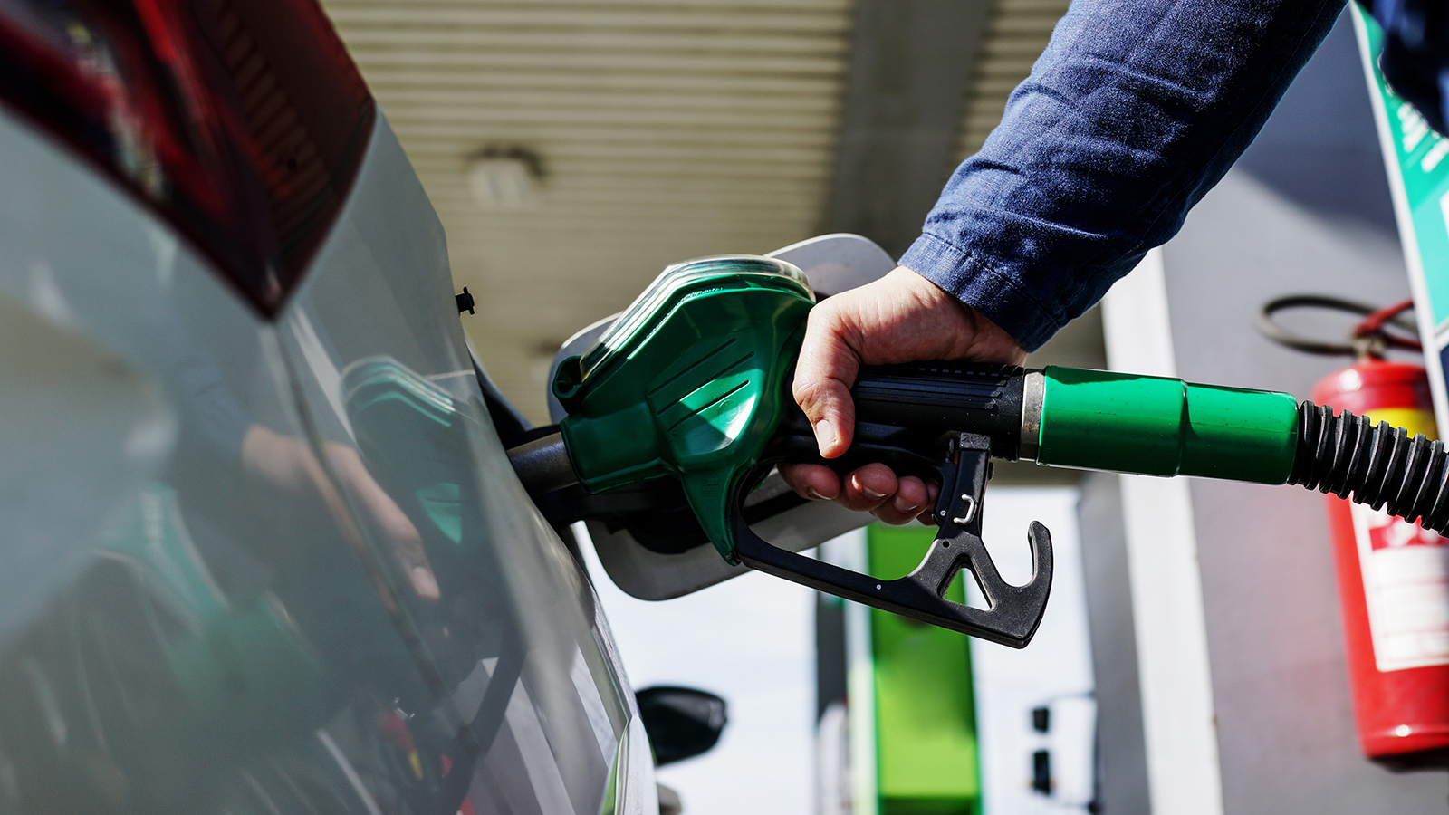 В России предложили ввести топливные карты для многодетных семей