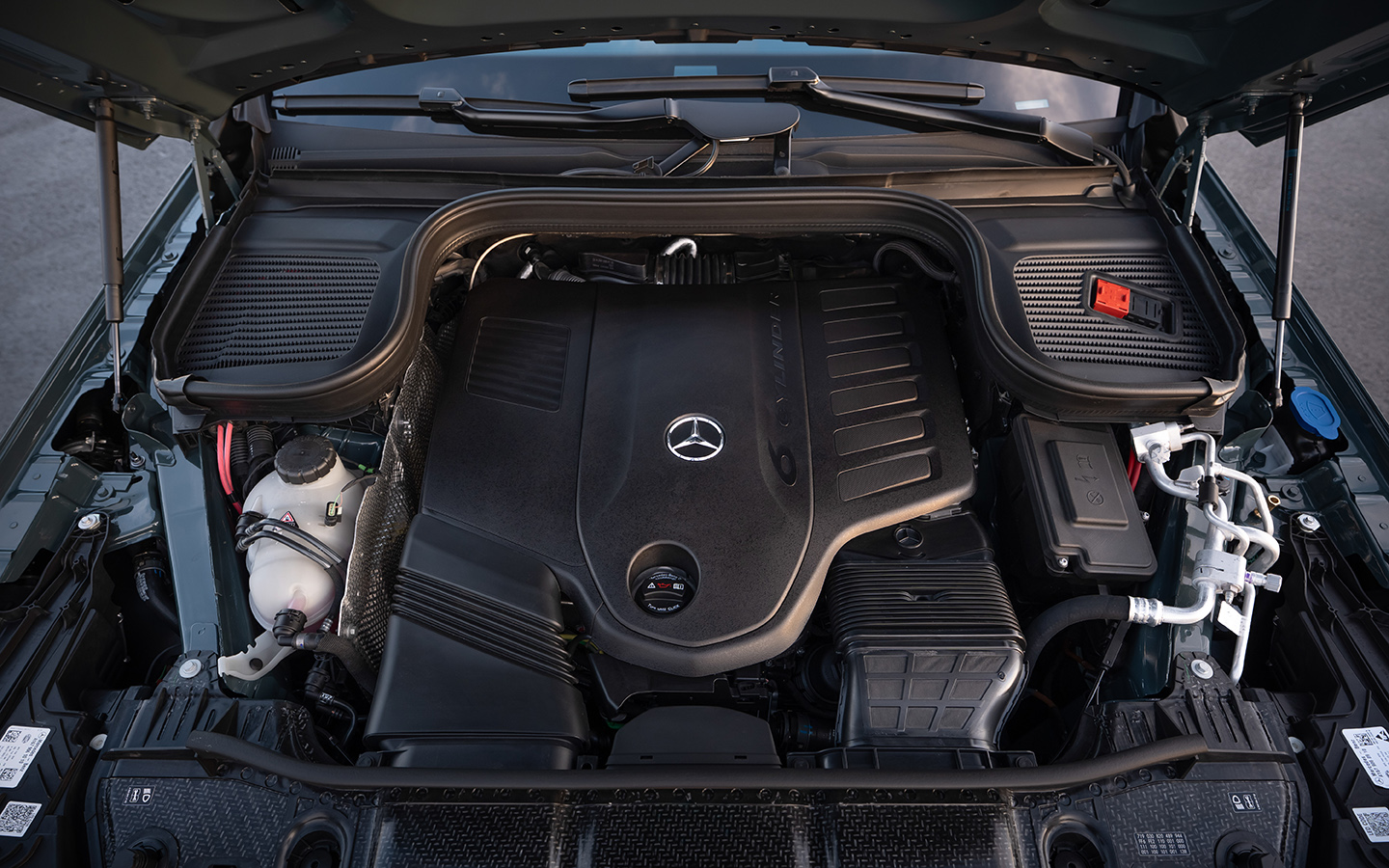 В топе Mercedes-Benz GLS оснащен двигателем V8 на 537 л.с.