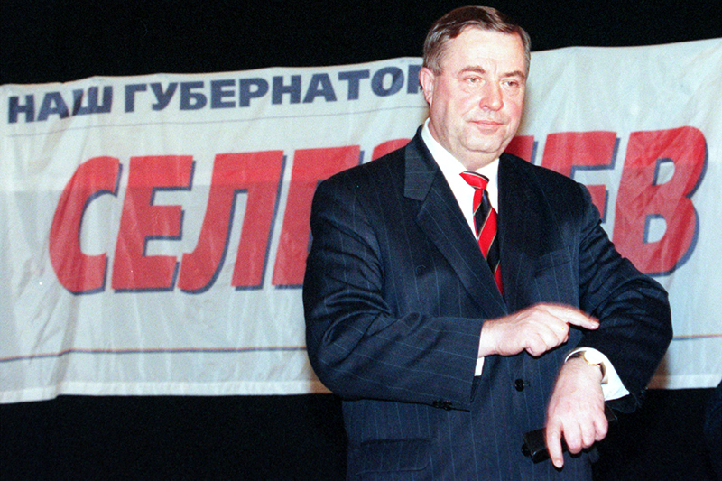 Геннадий Селезнев в 2000 году баллотировался на пост губернатора Московской области. На фото он на встрече с избирателями в подмосковном Троицке
