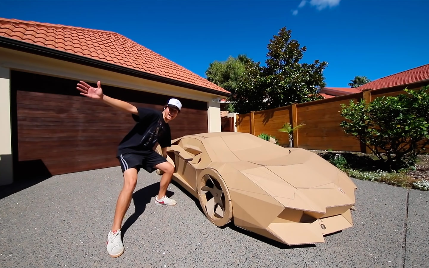 В США построили Lamborghini из картона и продали за $10 тыс. Видео