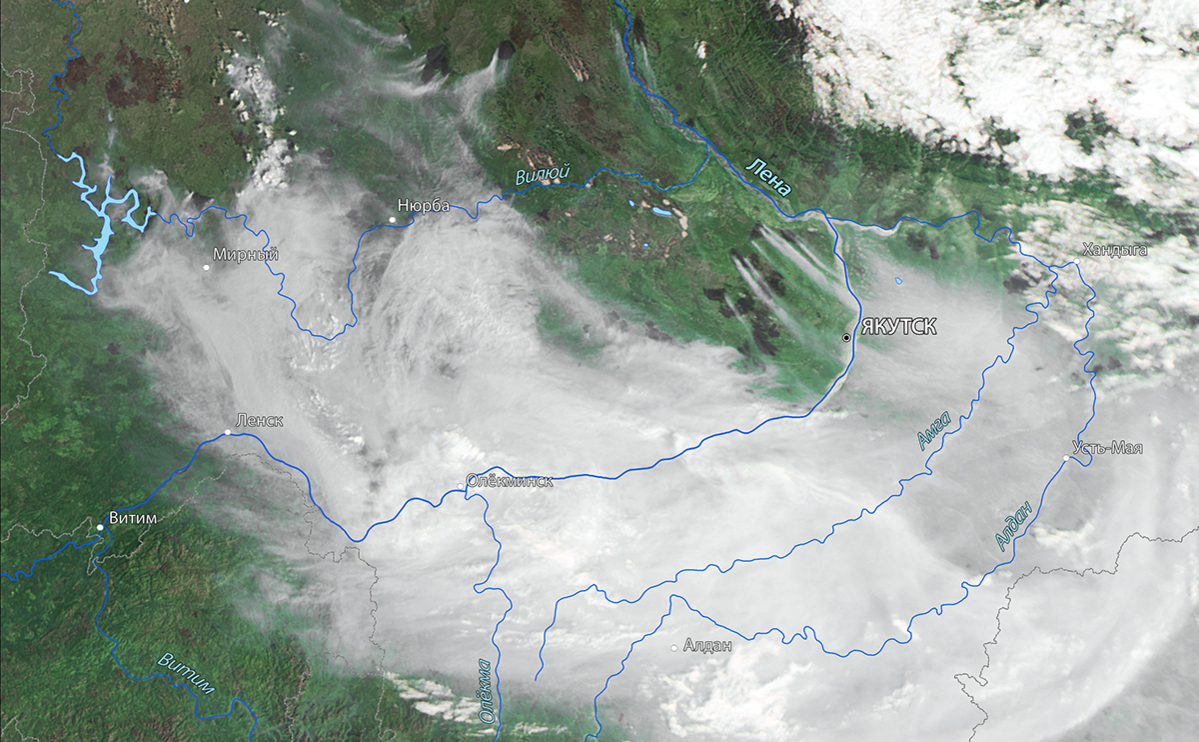 «Роскосмос» показал фото дыма от лесных пожаров в Якутии из космоса