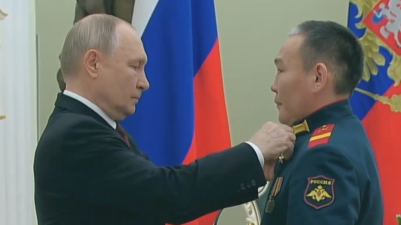 Путин наградил ефрейтора, победившего украинского солдата в рукопашной