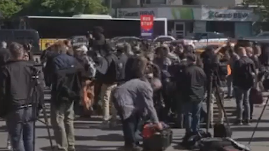 Обстановка около места переговоров России и Украины. Видео