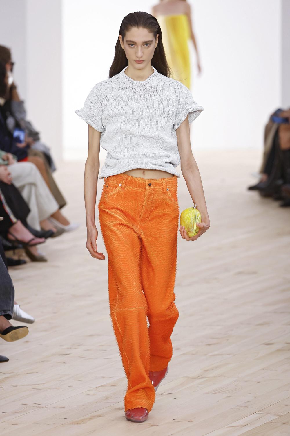 Показ Loewe, весь-лето 2026