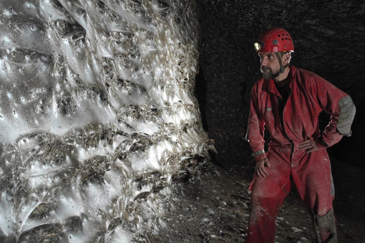 Серная пещера на границе Греции и Албании