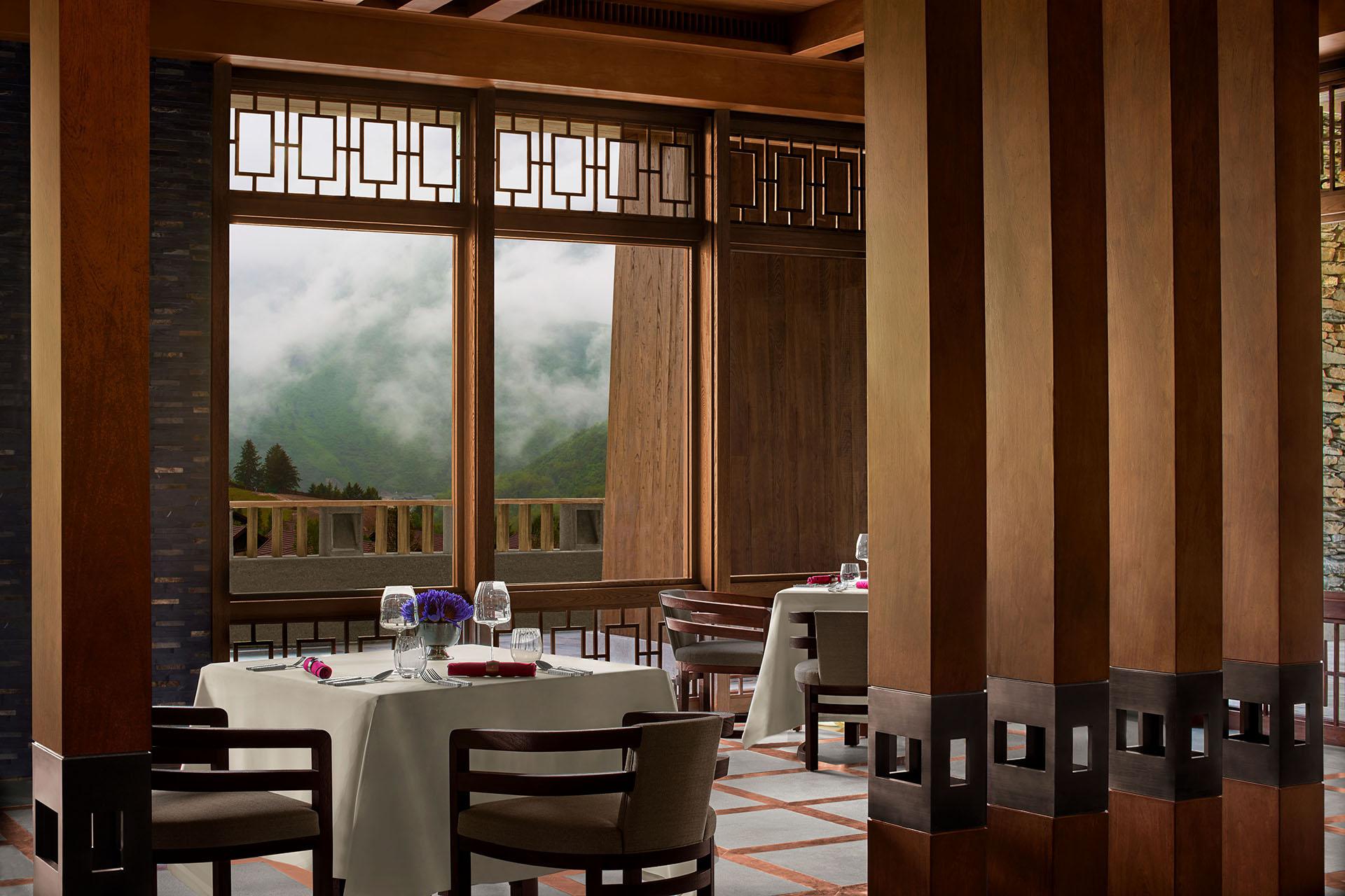 Ресторан в отеле Rissai Valley, a Ritz-Carlton Reserve