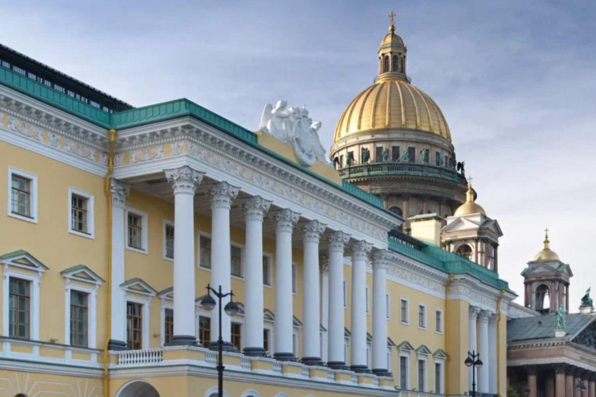 Отель Four Seasons Hotel Lion Palace