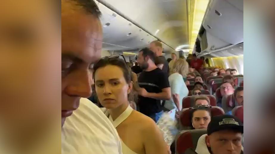 В аэропорту Сочи объяснили задержку рейса на Москву на 4 часа