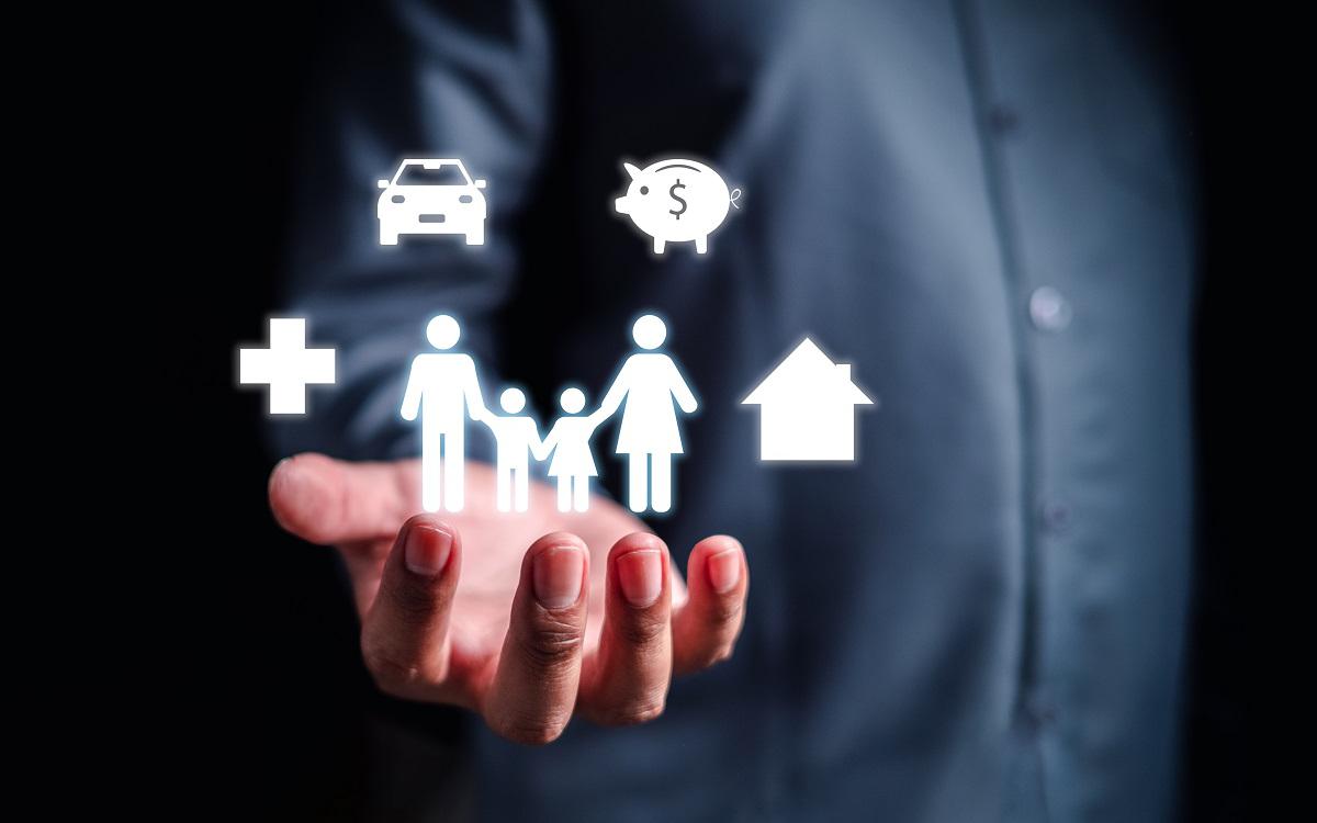 Страхователь &mdash; это организация и дееспособный гражданин, которые заключили договоры страхования добровольно или по требованию закона