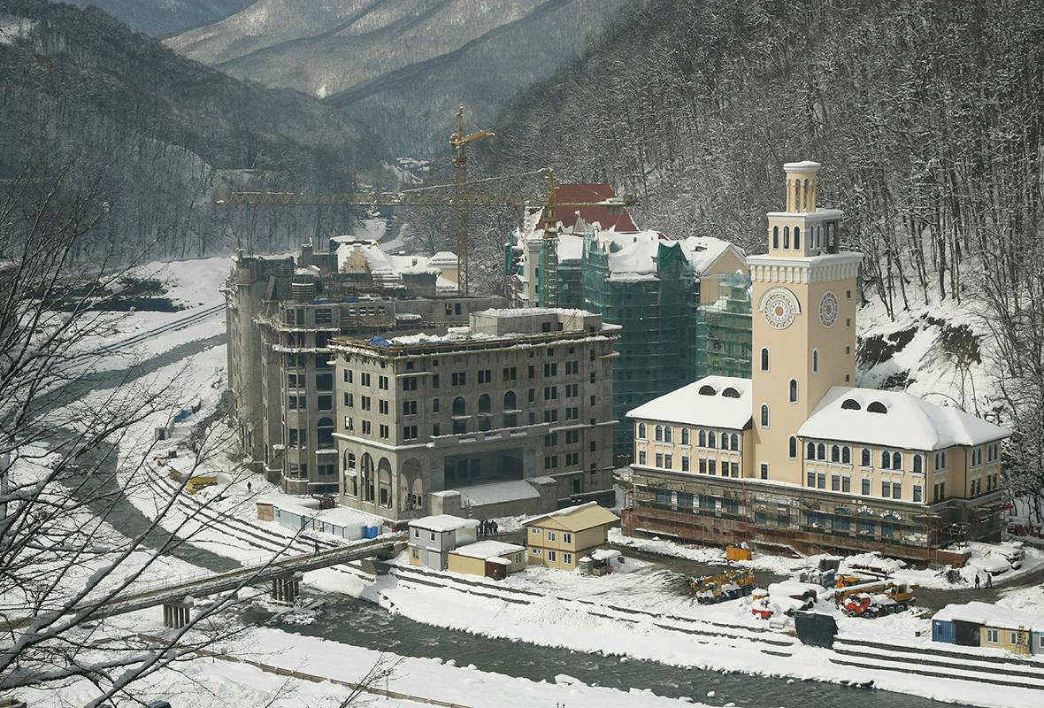 Олимпийский объект Олимпиады 2014 года &mdash; горнолыжный комплекс &laquo;Роза Хутор&raquo;. Здесь прошли первые тестовые соревнования &mdash; этап Кубка Европы по скоростному спуску.
&nbsp;
