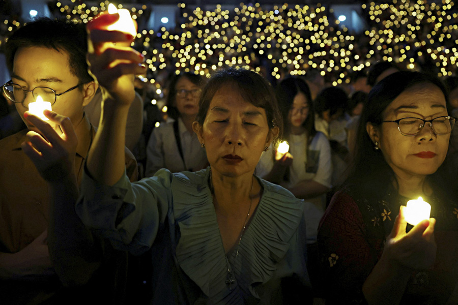 Рождественская месса на стадионе в Джакарте.