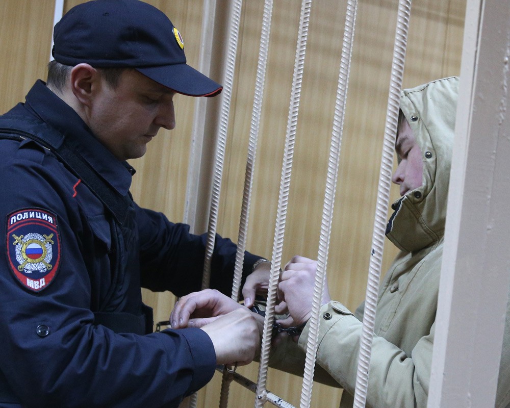Суд арестовал "бирюлевского погромщика", бросившего урну в омоновцев