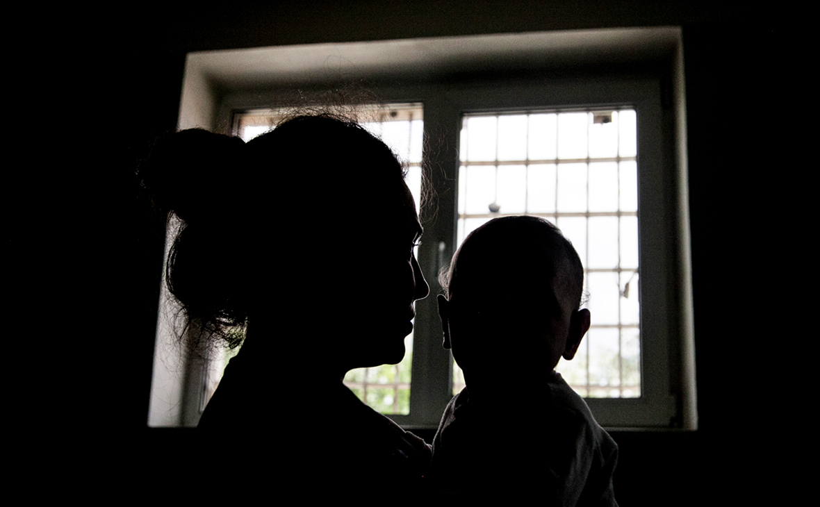 Глава Минюста предложил разрешить пребывание детей с матерями в СИЗО