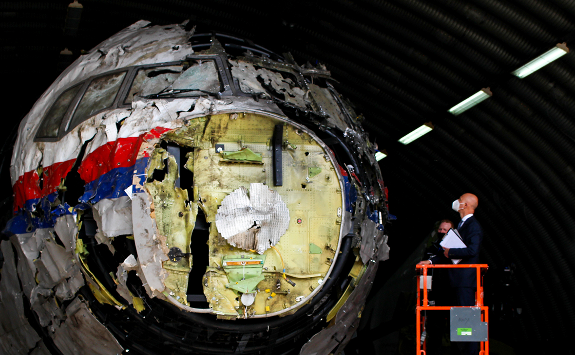Осмотр обломков MH17