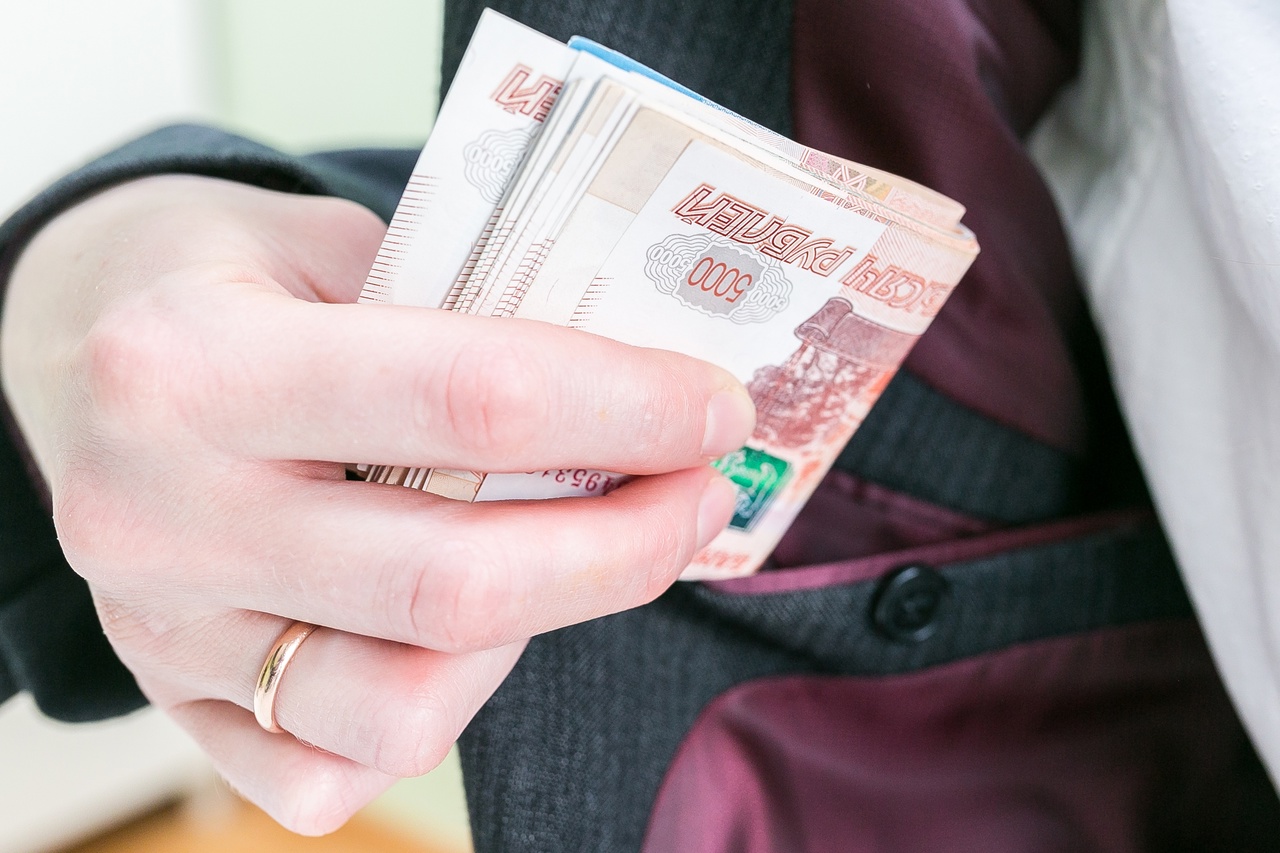 Тюменцам повысили зарплаты: рекордно высокая – от 350 000 рублей