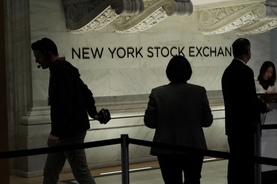 <p>Зал&nbsp;Нью-Йоркской фондовой биржи (NYSE)</p>