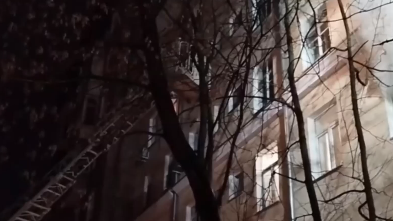 В Москве на проспекте Мира загорелся жилой дом