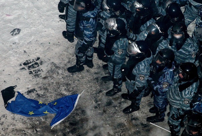 Евромайдан в Киеве: "Беркут" пошел на штурм мэрии