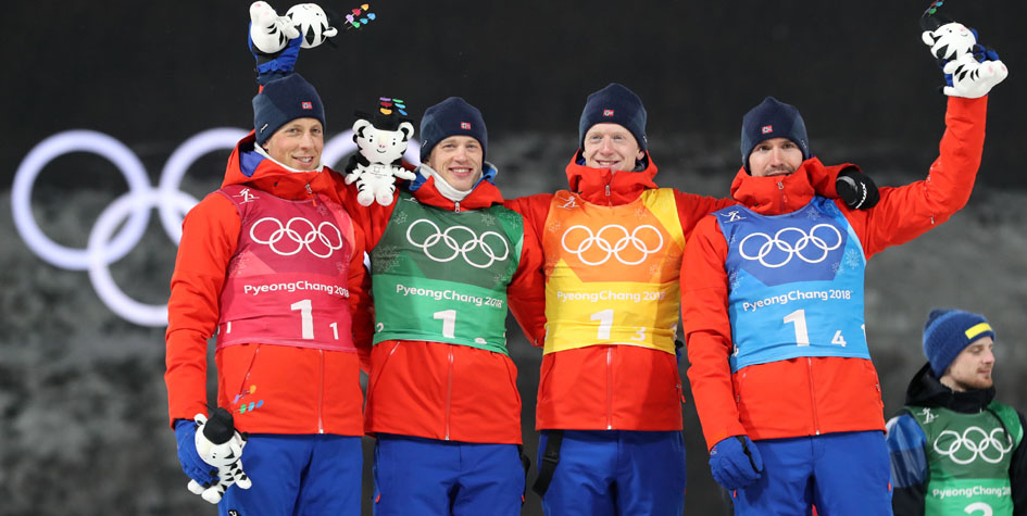 Норвежские биатлонисты Ларс Хельге Биркеланд, Тарьей Бё, Йоханнес Тиннес Бё и Эмиль Хегле Свендсен (слева направо), выигравшие серебро в эстафете на Играх-2018
