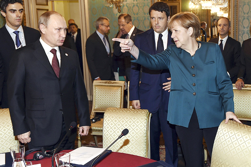 В октябре 2014 года канцлер Германии Ангела Меркель перенесла встречу с&nbsp;Путиным из-за его опоздания. Переговоры должны были состояться в&nbsp;Милане в&nbsp;рамках саммита форума &laquo;Азия&nbsp;&mdash; Европа&raquo; (АСЕМ). Но&nbsp;президент прибыл в&nbsp;Италию из&nbsp;Сербии позже запланированного времени