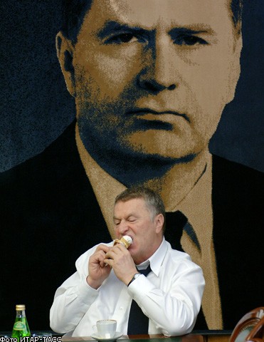 Владимир Жириновский в фотографиях: драки, соки и песни российской политики