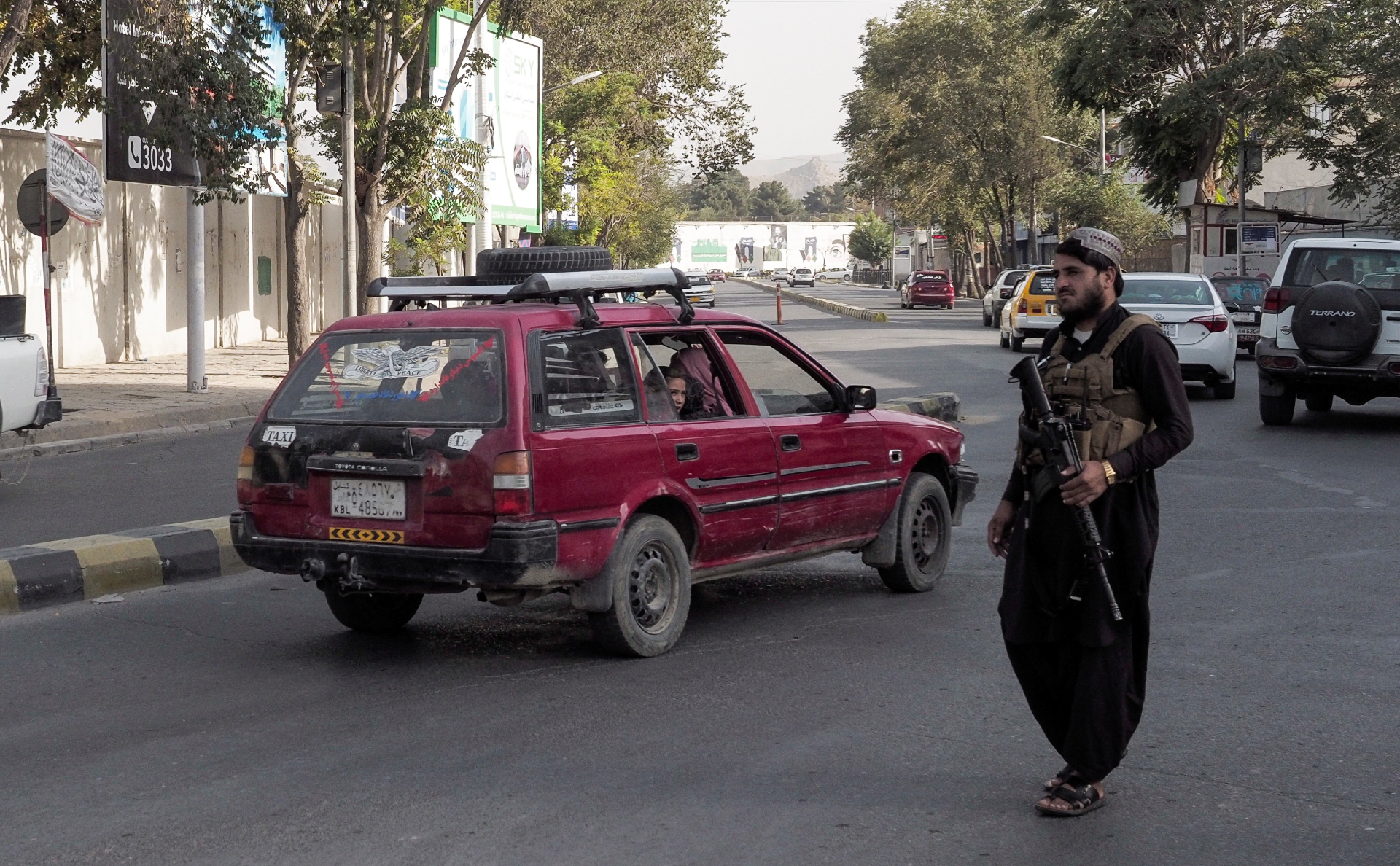 Боец &laquo;Талибана&raquo; (движение признано террористическим и запрещено в России) на улице Кабула