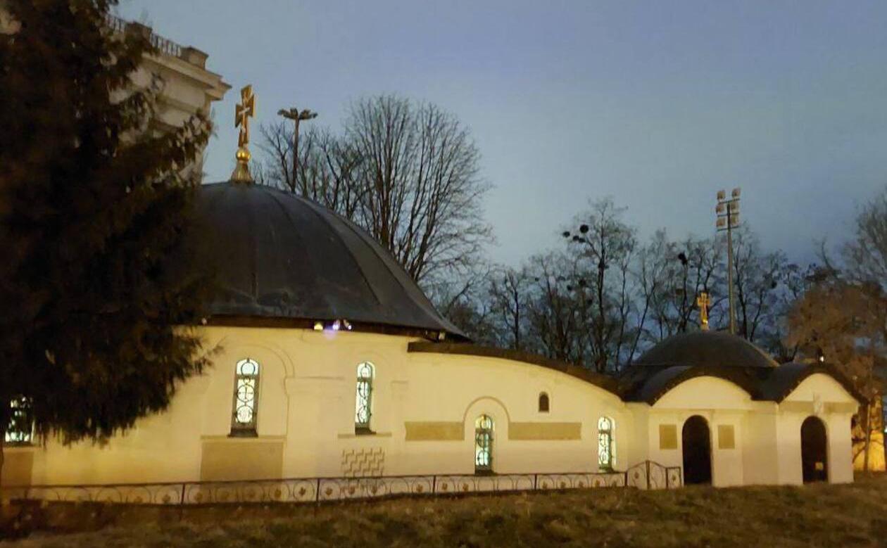 В Киеве начали снос малой Десятинной церкви УПЦ