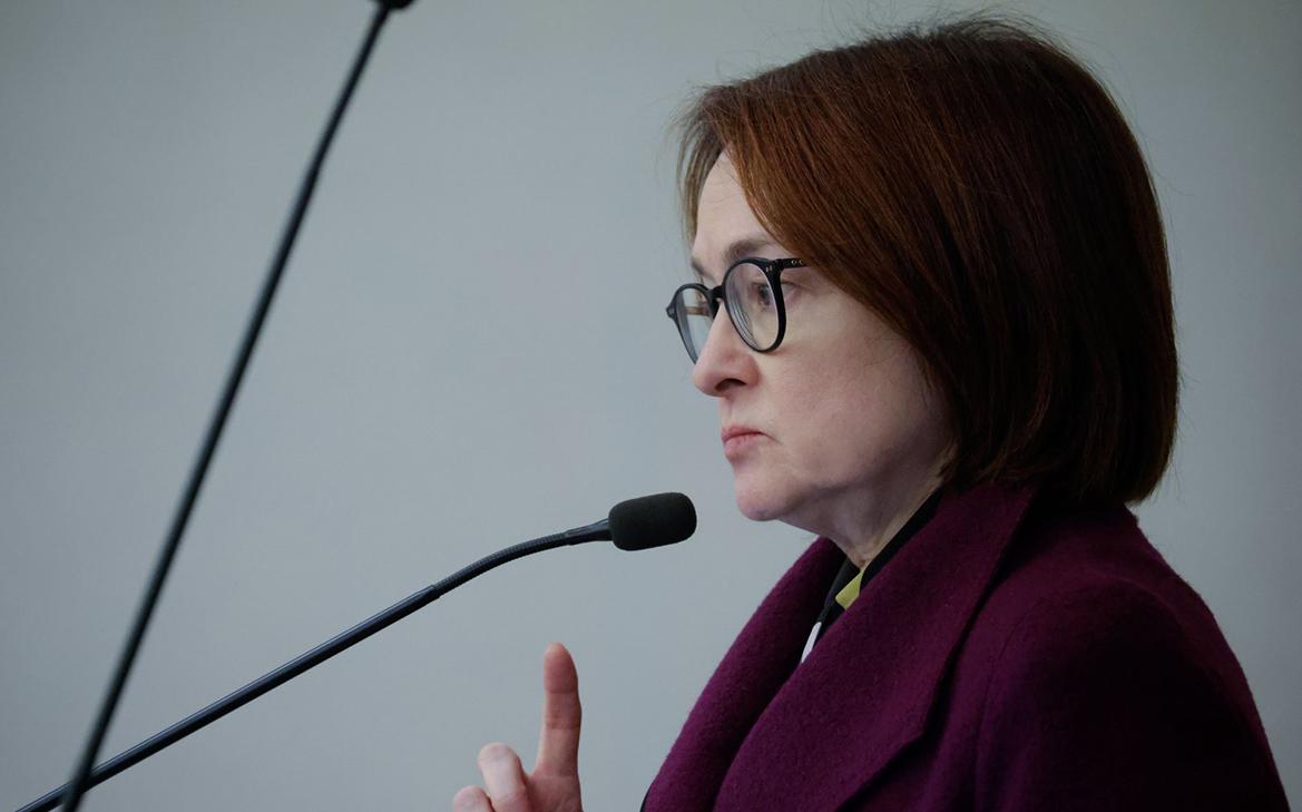 Набиуллина объяснила минус роста зарплат россиян