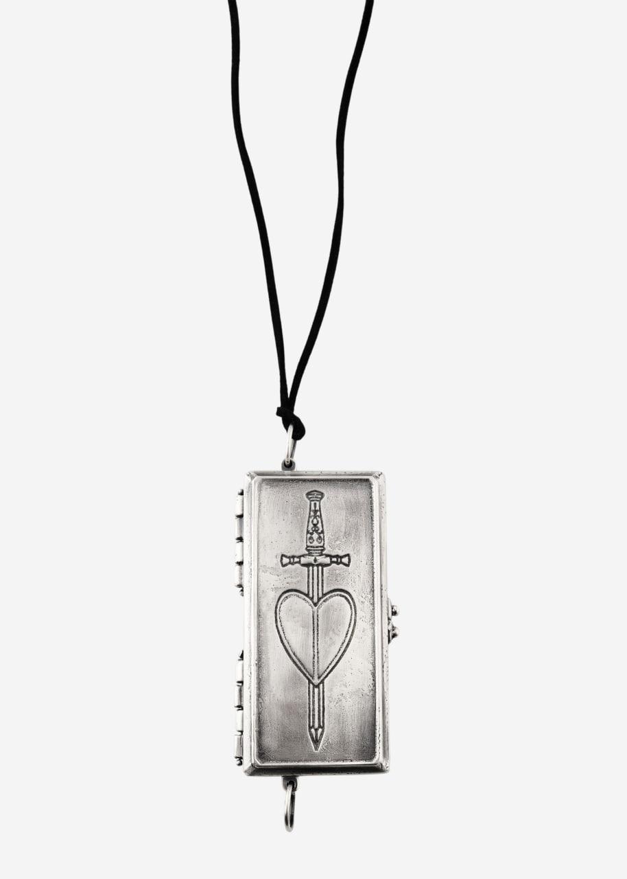 Коллекция Poisoned Hearts х Ваня Дмитриенко
