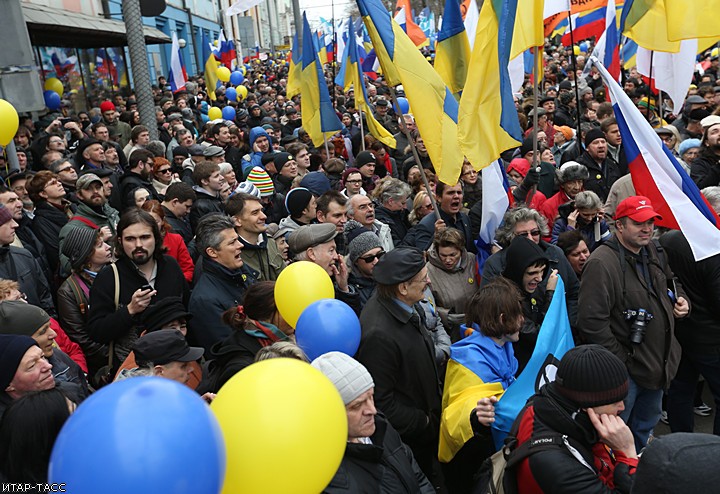 "Марш мира" в Москве против военного вмешательства России в Крыму