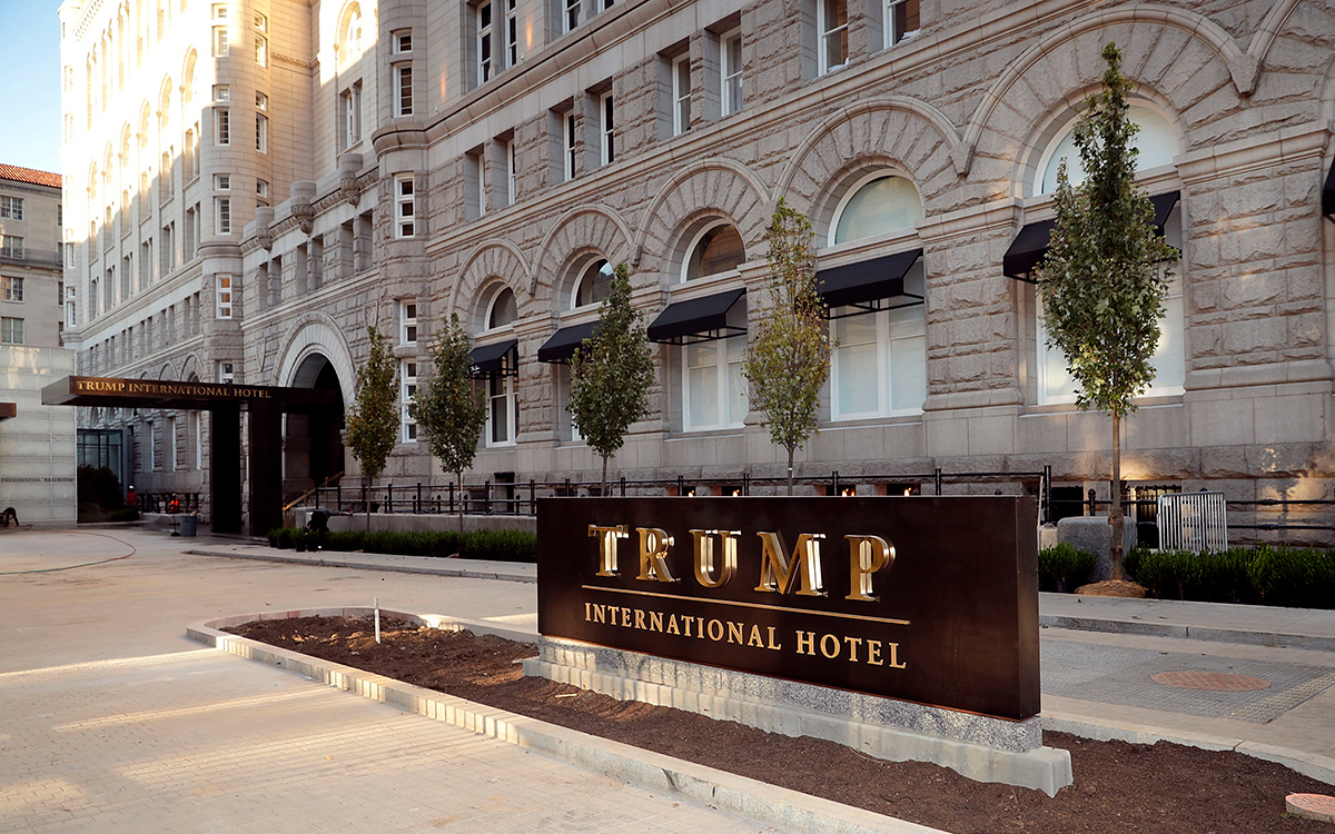 WSJ узнал о скорой продаже Трампом прав на отель за $375 млн