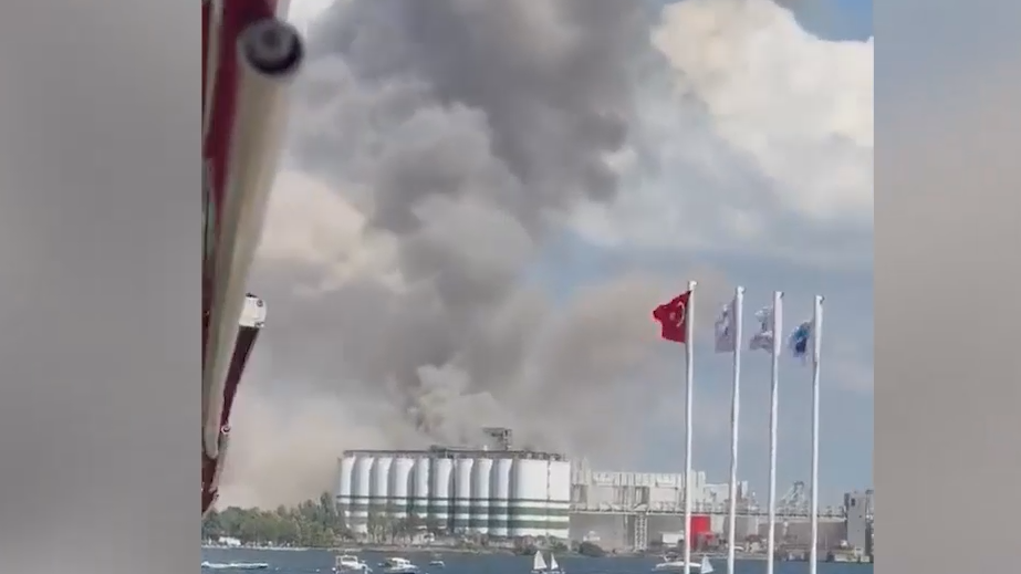 Последствия взрыва в порту в Турции. Видео