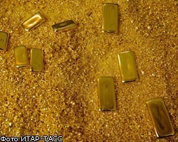 Цена золота впервые за две недели упала ниже 900 долл./унция
