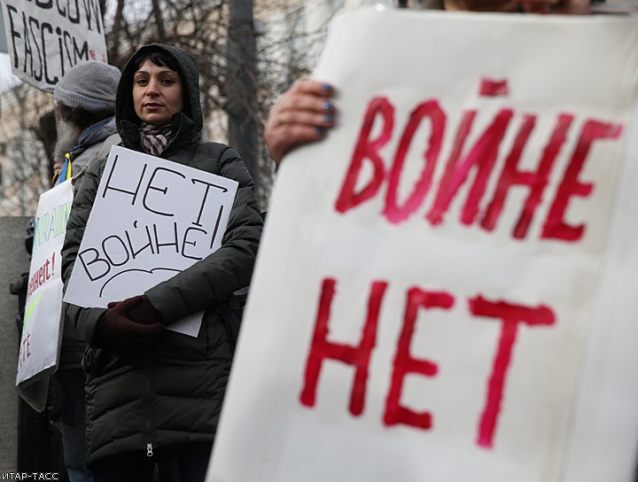 "Марш мира" в Москве против военного вмешательства России в Крыму