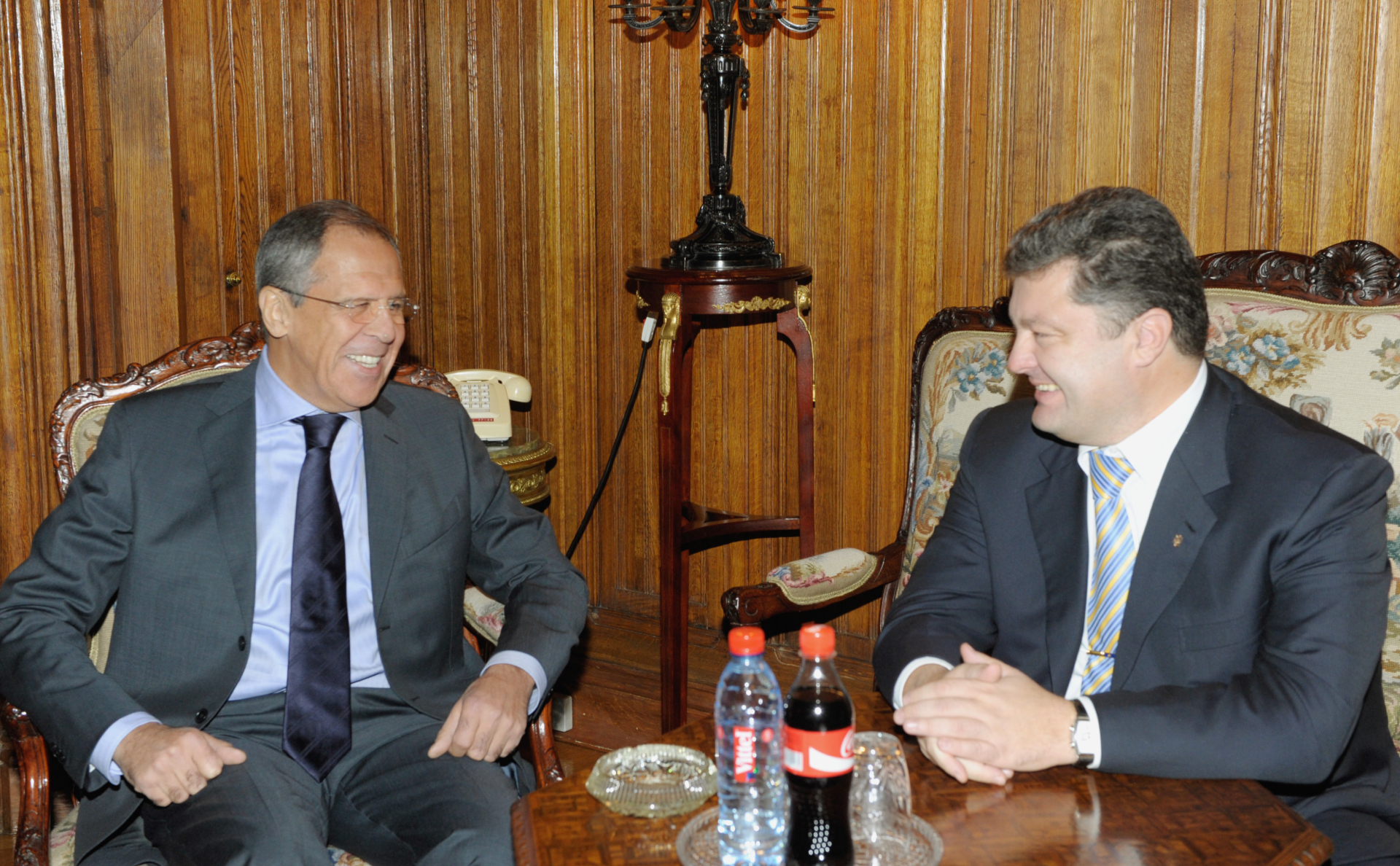 Сергей Лавров и Петр Порошенко на встрече министров иностранных дел в 2009 году