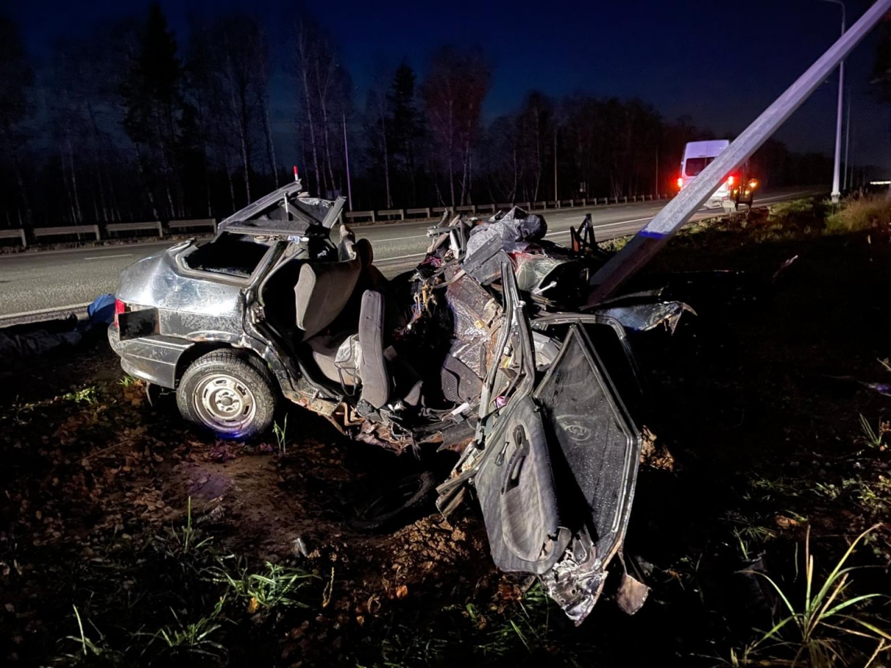 Погибли 32-летний водитель и двое пассажиров в возрасте 53-х и 38-ми лет