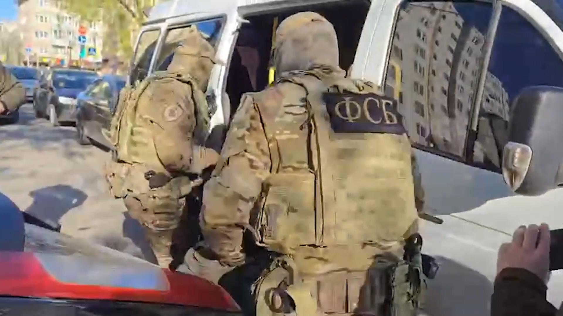 ФСБ показала видео задержания россиянина за передачу Украине данных о ПВО