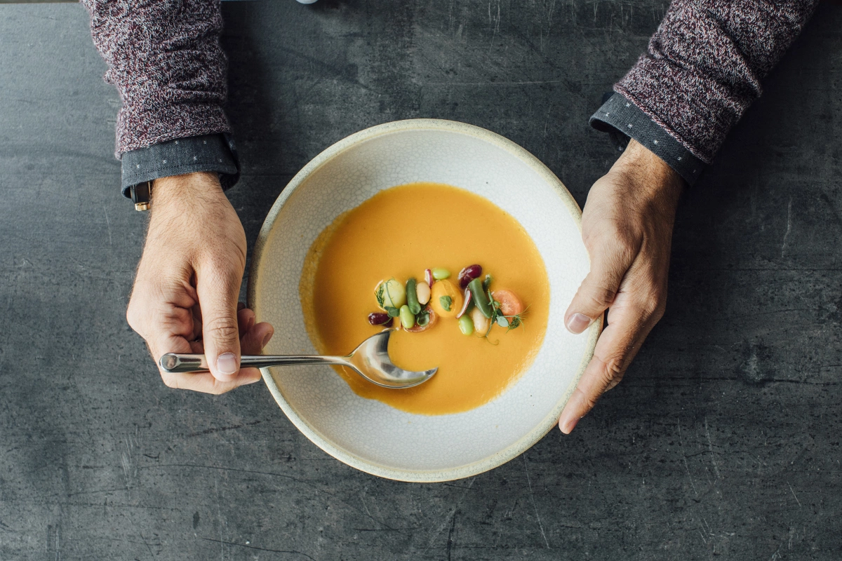 Шеф-повар в США спас жизнь гостю, который 10 лет ежедневно обедал у него