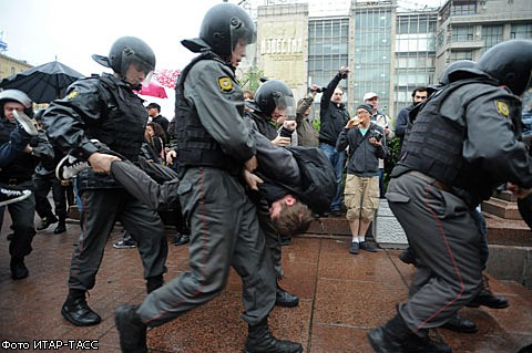 В Москве продолжаются оппозиционные "народные гуляния"