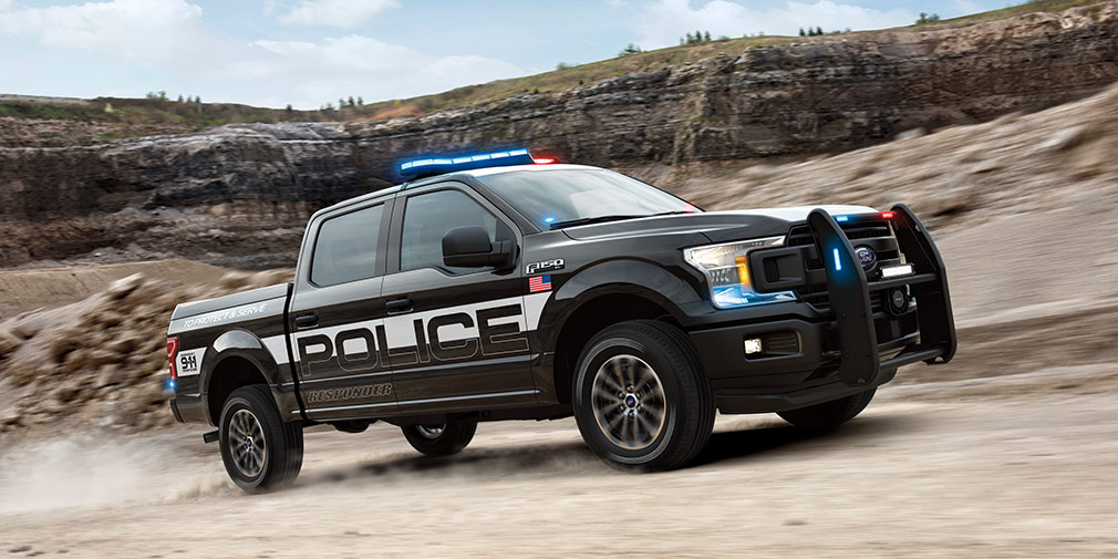 Ford F-150 Police Responder

В целом, в Ford F-150 на службе у американской полиции нет ничего удивительного. Однако модификация Police Responder, по словам представителей бренда, стала первым в мире пикапом, предназначенным для преследования нарушителей. Для этого на автомобиль были дополнительно установлены стабилизатор поперечной устойчивости спереди, новая система охлаждения и усиленные тормоза.