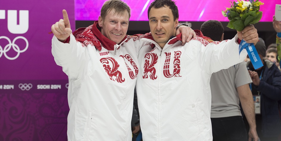 Победители соревнований по бобслею в двойках на Олимпиаде 2014 года в Сочи Александр Зубков и Алексей Воевода (слева направо)