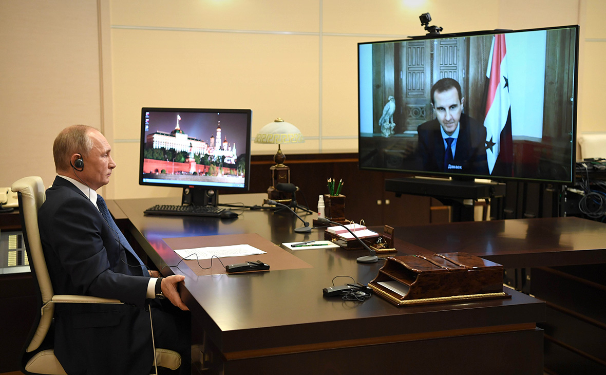 Владимир Путин во время встречи в формате видеоконференции с&nbsp;Башаром Асадом