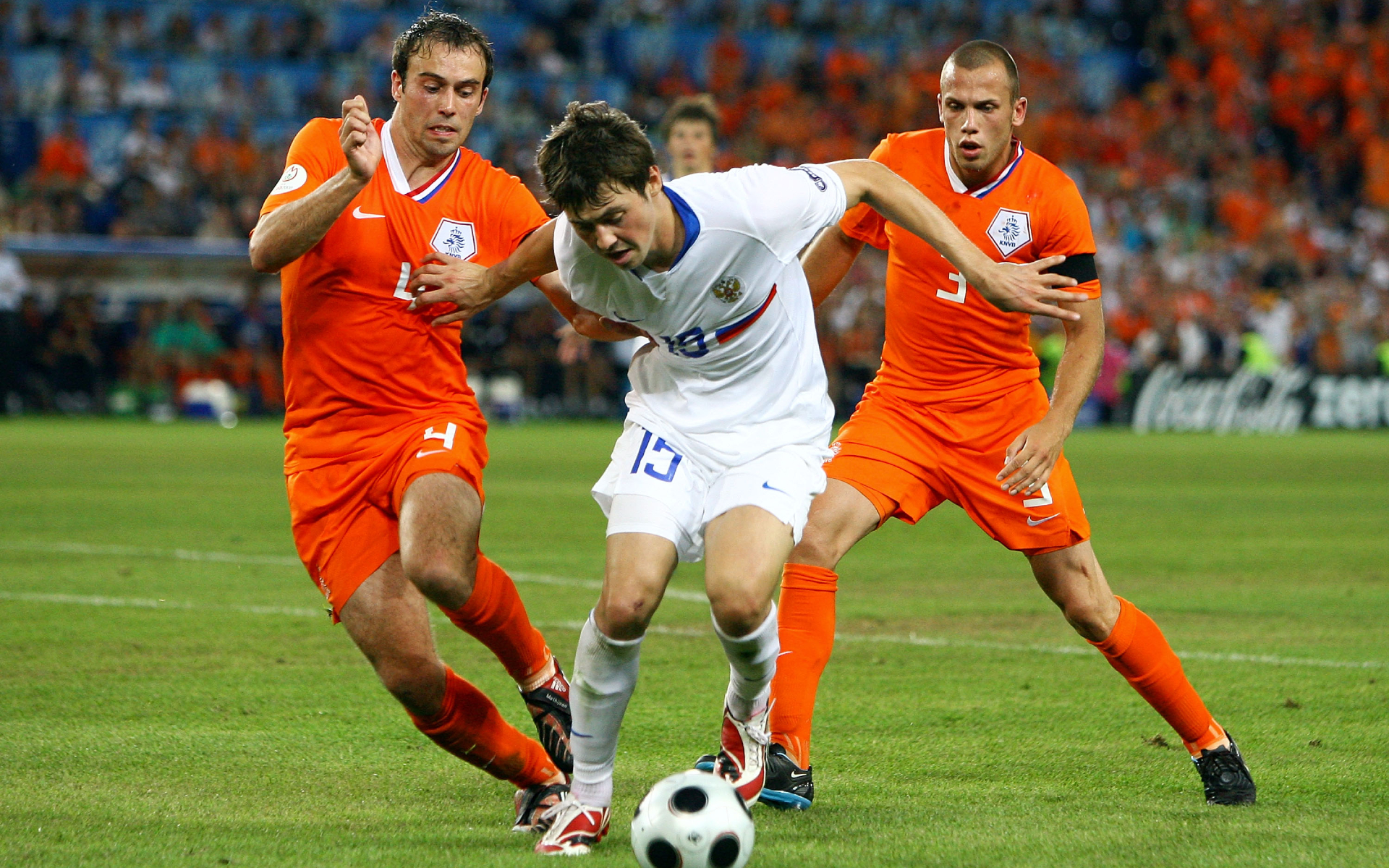 Фото: Динияр Билялетдинов на Евро-2008 (Photo by Alex Livesey/Getty Images)