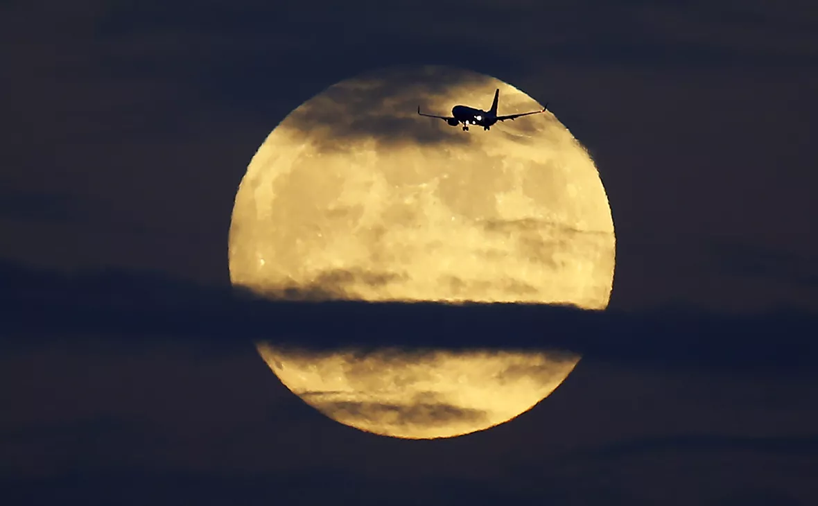 Mike Blake / Reuters