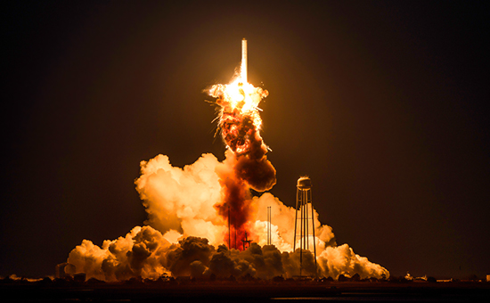 Ракета-носитель Antares с космическим грузовиком Cygnus взорвалась на старте