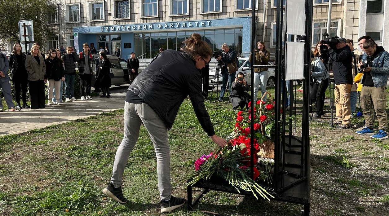 В Пермском университете почтили память жертв массовой стрельбы